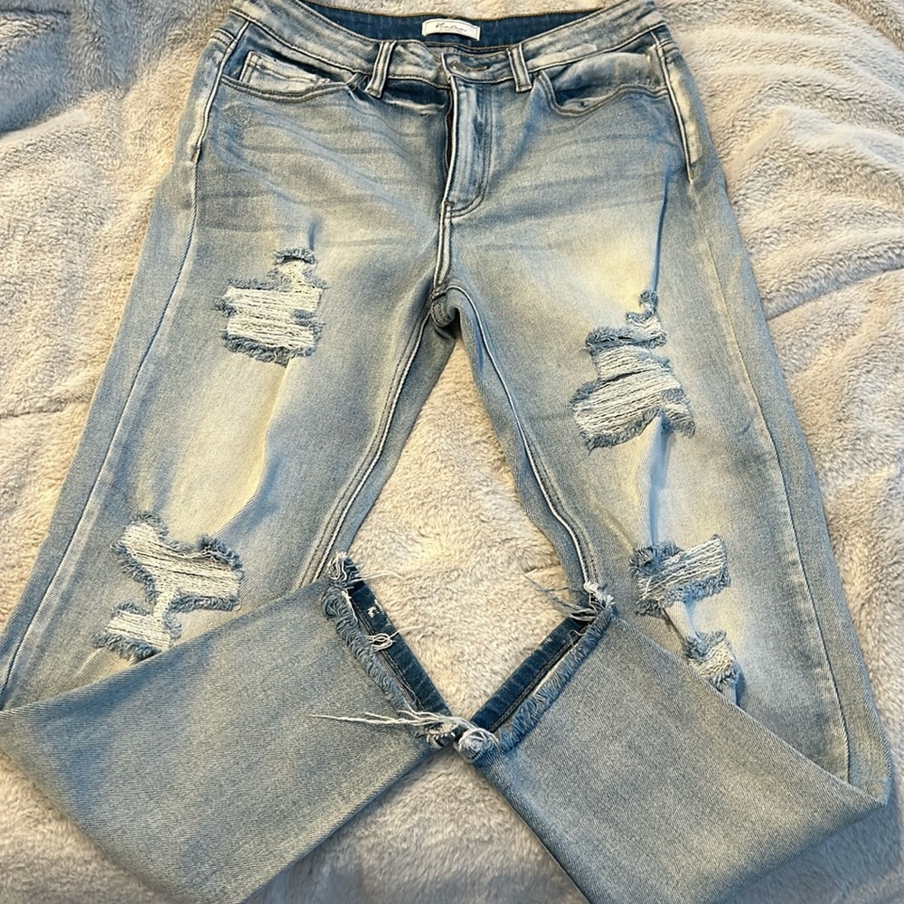 Adorable kan can jeans! High rise just isn’t for my body. Never worn.